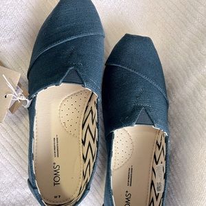 TOMS Classic Canvas Slip-On Sneaker Size 7 (NWT)